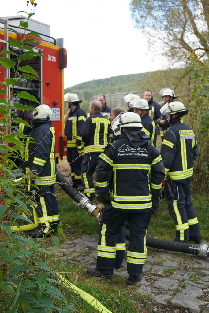Übungsbild einer Schulung von Feuerwehrschulungen zum Thema Maschinisten