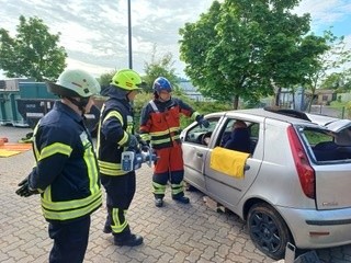 Übung der Feuerwehr, technische Hilfeleistung